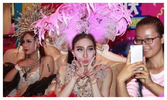泰国“人妖”寿命大多仅50年,为啥还那么多?寺庙和尚说出答案