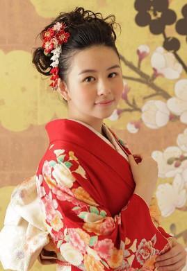 邱淑贞15岁女儿情窦初开，用70万豪车接小男友