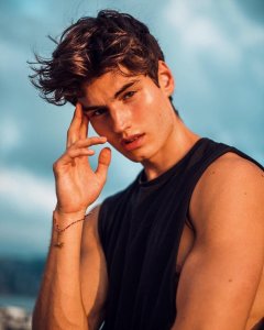 ​德国帅气男模分享变身前后对比照，秀气书生蜕变肌肉型男令人赞叹