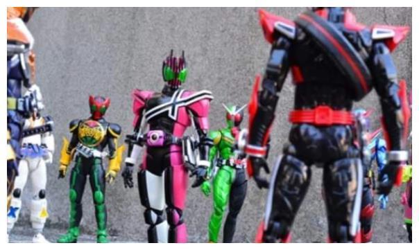 假面骑士帝骑真正结局曝光，夏蜜柑碾压神主，王小明被鸣泷锁喉！