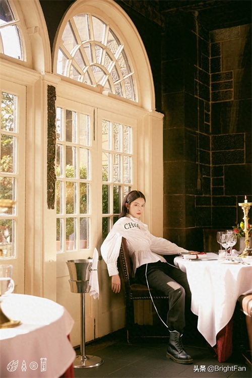 美女明星傅菁气质冷艳酷飒复古写真图片