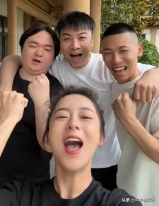 ​旭旭宝宝组团挑战快乐向前冲：初九落水姿势妖娆，宝哥儿子神预言