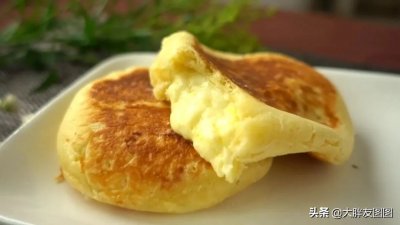 ​一咬就爆浆，无烤箱制作奶酪馅饼，奶味浓郁，像面包一样柔软