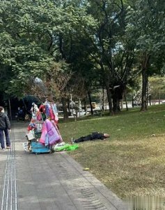 ​六十组搞笑GIF动图：谁说玩户外很贵，五元搞定！