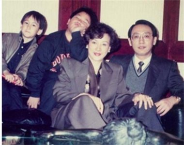 ​汤君年：卖窗帘起家，投资6亿建房800套，如今每套价值过亿