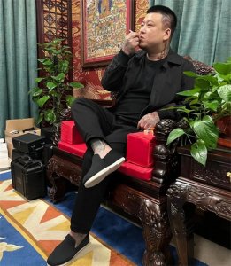 ​天津李四有钱的人设，就是被网红互相吹捧起来的