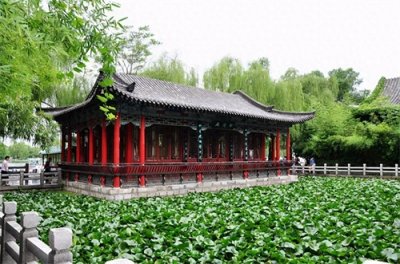 ​有没有一句话让你想起济南：“您还记得大明湖畔的夏雨荷吗？”