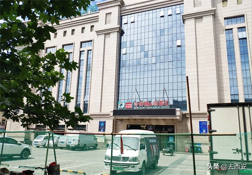 西安方欣海鲜市场实拍:交通畅通,部分围挡