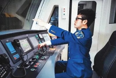 ​其实地铁司机没想象的那么好，地铁站务员同样也没想象的那么差