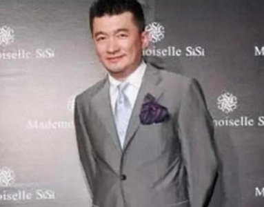 ​亿万富豪郭正利：负债15亿妻子离去，后摆摊还债，59岁累死街头