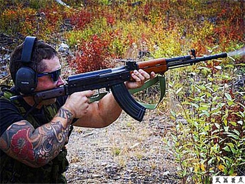 军事丨永远的军旅情缘，“八一杠”自动步枪，常人难以理解
