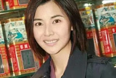 ​17岁拍三级 , 38岁嫁给＂天王级大佬＂郑伊健 , 港剧都不如她的人生精彩