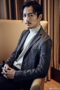 ​陈晓王一博刚组CP，新剧《谁在时光里倾听》就官宣，女主竟是她！