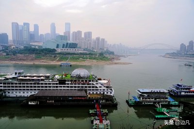 ​朝天门码头——长江与嘉陵江汇合之处