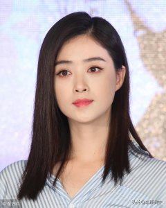 ​女演员，蒋欣