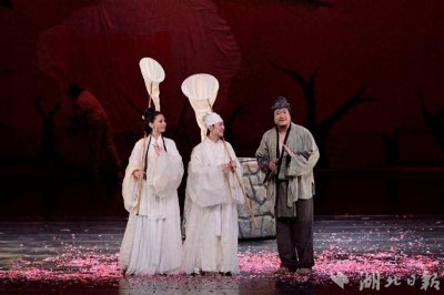 ​何炅、黄磊主演话剧《暗恋桃花源》2023经典版11月登陆武汉剧院