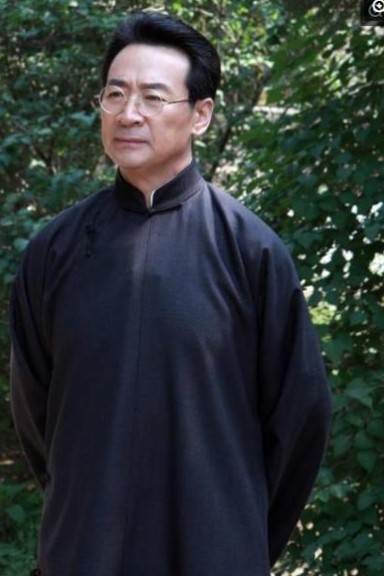 65岁寇振海和44岁漂亮妻子李婷的生活照