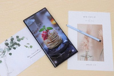 ​直屏vs曲屏：如何选择适合你的手机屏幕？