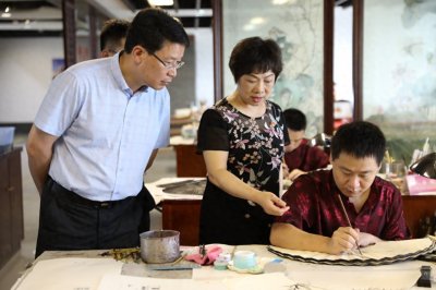 ​百年匠心，扇舞流年