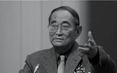 ​90年代原北大副教授厉以宁，去北京上任前，带了半斤茶两瓶酒