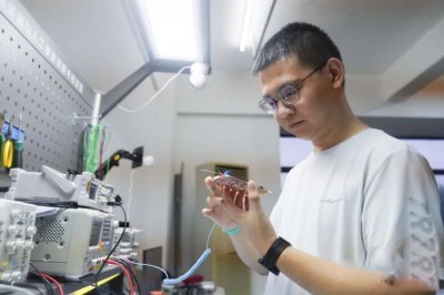 ​不上高中选职校，能当副教授却一口回绝！21 岁的他，太飒了