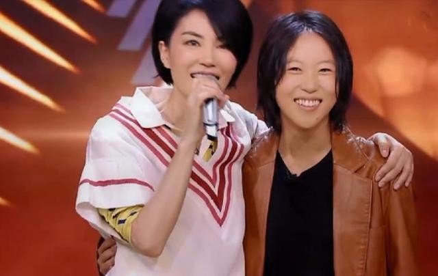 王菲有几个孩子(王菲两个女儿截然不同)