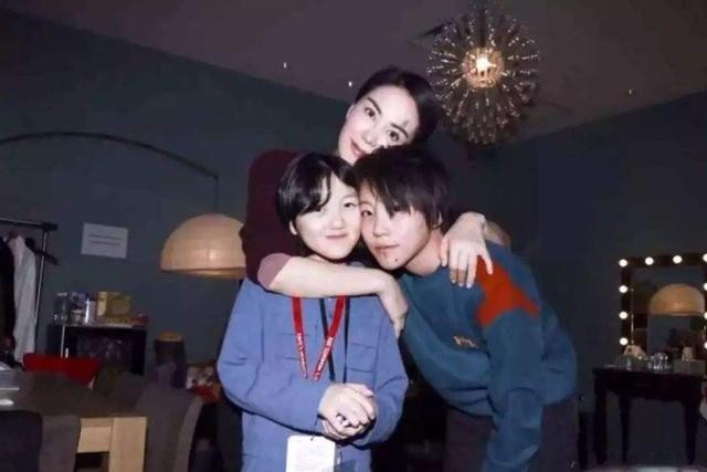 王菲有几个孩子(王菲两个女儿截然不同)