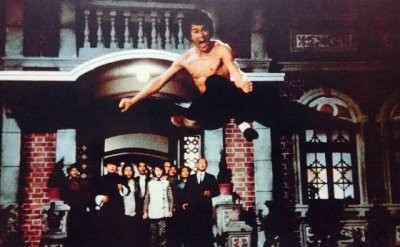 ​《龙争虎斗》前传：狂妄菜鸟李小龙，如何取代初代香港动作之王