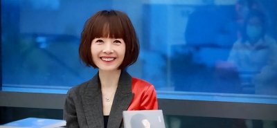 ​裴新华：气象主播到优雅女神的蜕变之路