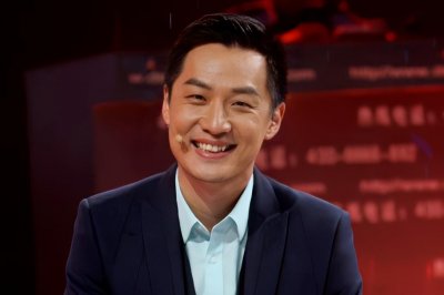 ​舒冬：撒贝宁直系学弟，被称央视暖男，接班倪萍主持《等着我》