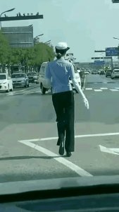 ​女交警执勤最新后续：曝光网友或被处理，做人不能没底线