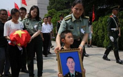 ​维和英雄杨树朋葬礼：曾出境《真正男子汉》，王宝强、袁弘悼念