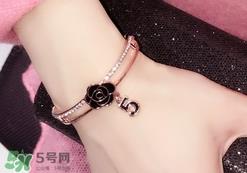 送女生手镯代表什么?男生送女生手镯的含义 送女生手镯代表什么?男生送女生手镯的含义