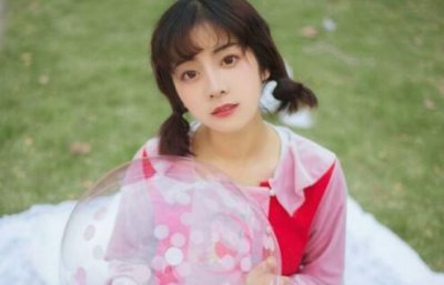 ​女生不主动找你聊天但是会积极回复你，什么意思？