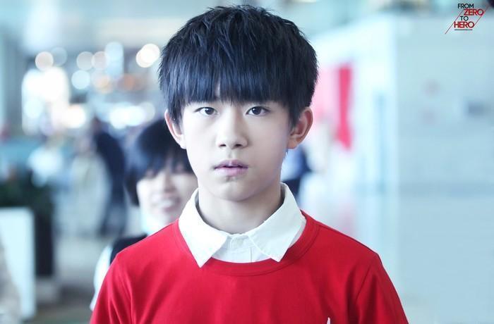 王俊凯演唱会上流泪,TFboys成立四年宣布各自单飞