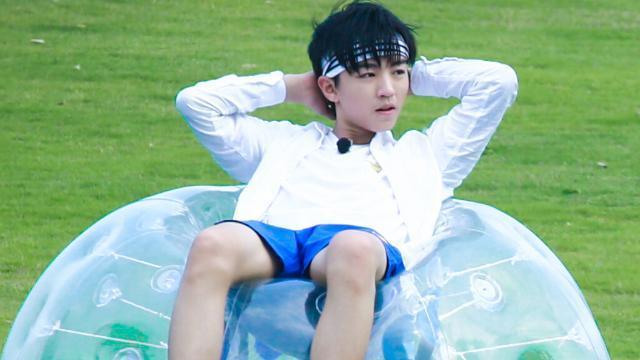 王俊凯演唱会上流泪,TFboys成立四年宣布各自单飞