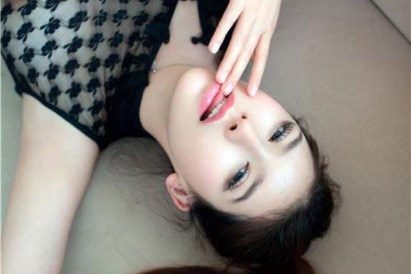 娱乐李丽莎顾欣怡世界杯破解版 世界杯中的真人足球宝贝  2