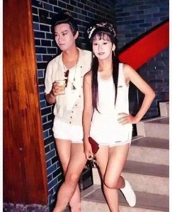 ​郑少秋赵雅芝青涩合影曝光，1977年珍贵记忆重温！