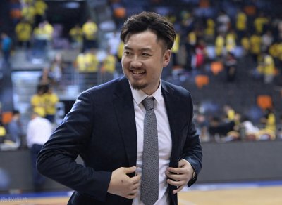 ​睢冉视频出镜拆球星卡，意外拆到巩晓彬后发言：巩指导是我的恩师