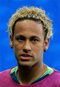 ​内马尔发型独树一帜，效仿罗纳尔多，希望给巴西带来好运！