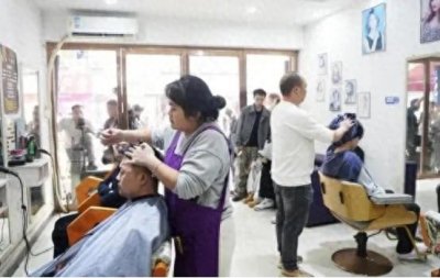 ​为何理发师李晓华爆红