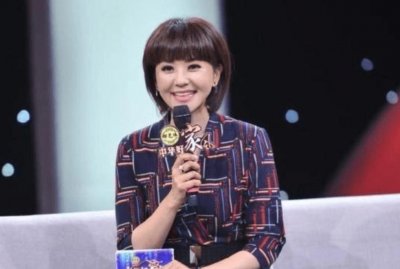 ​央视名嘴方琼：和大8岁副台长闪婚，婚后分居多年，如今她还好么