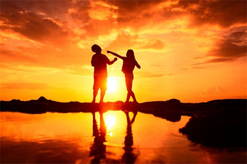 「超赞情侣照」太美了!一定要拍一组这样的“情侣照”