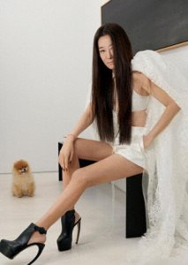 ​王薇薇：凭父母400万开婚纱店，63岁交27岁男友，邓文迪输在起点