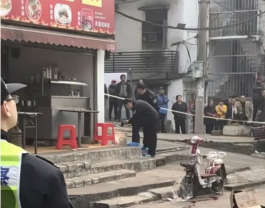 ​武汉面馆砍头案，因素面涨价一元，食客将面馆老板头剁下扔垃圾桶