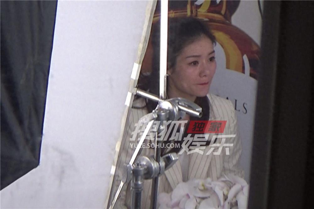 独家：李娜录节目打扮淑雅 老公孩子耐心等到天黑